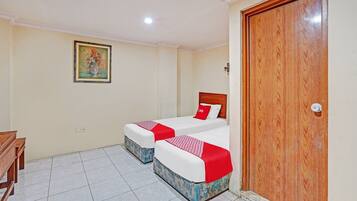 Laptop workspace, free WiFi, bed sheets