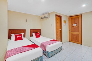 Standard Single Room | Laptop workspace, free WiFi, bed sheets