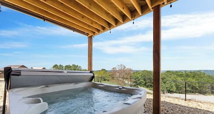 Boho Lakeview Lodge_Lazy River/Indoor pool/Game room/Silver Dollar City