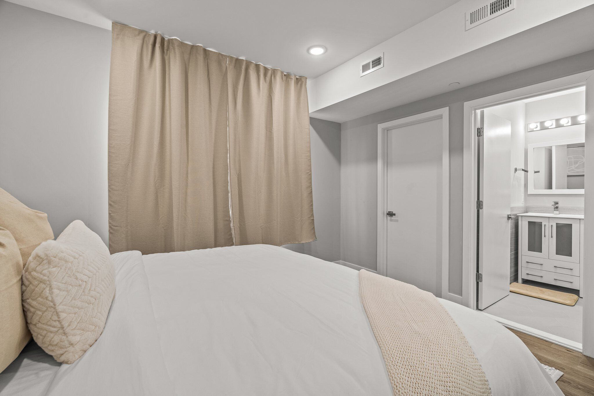 Modern Oak Unit w/ Rooftop