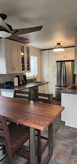 冰箱、微波炉、烤箱、炉灶