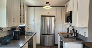 冰箱、微波炉、烤箱、炉灶