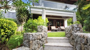 Pintu masuk properti