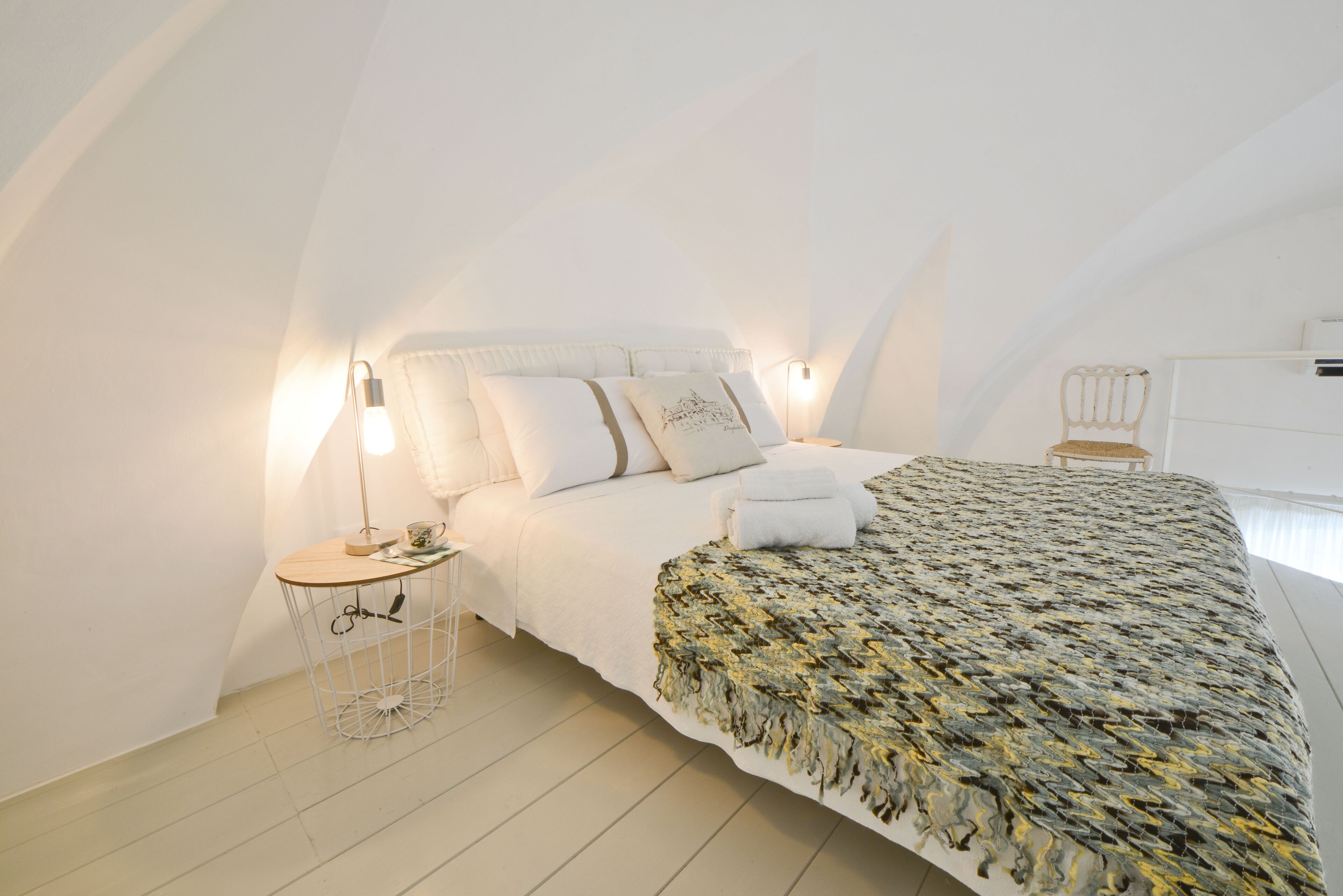 2 soverom, skrivebord, strykejern/-brett og wi-fi (inkludert)