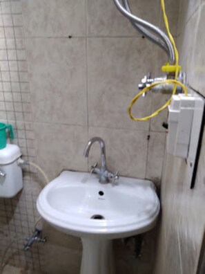Dusche, Regendusche, kostenlose Toilettenartikel, Bidet