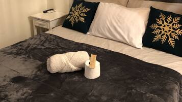 1 habitación, tabla de planchar con plancha, wifi y ropa de cama