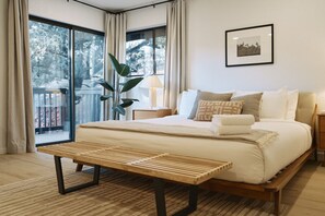 3 quartos, escrivaninha, ferros/tábuas de passar roupa