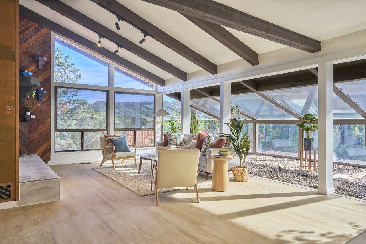 Smart TV, chimenea, futbolito y tenis de mesa 