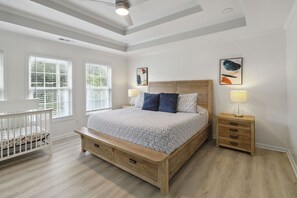 4 chambres, bureau, fer et planche à repasser, lit parapluie