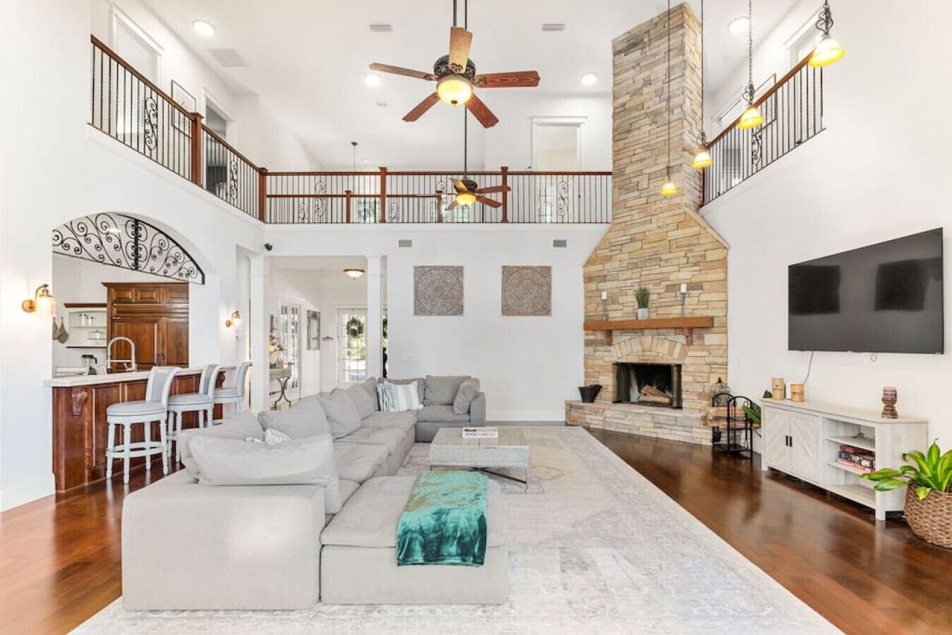 Whispering Oaks 15 Acres sleeps 30