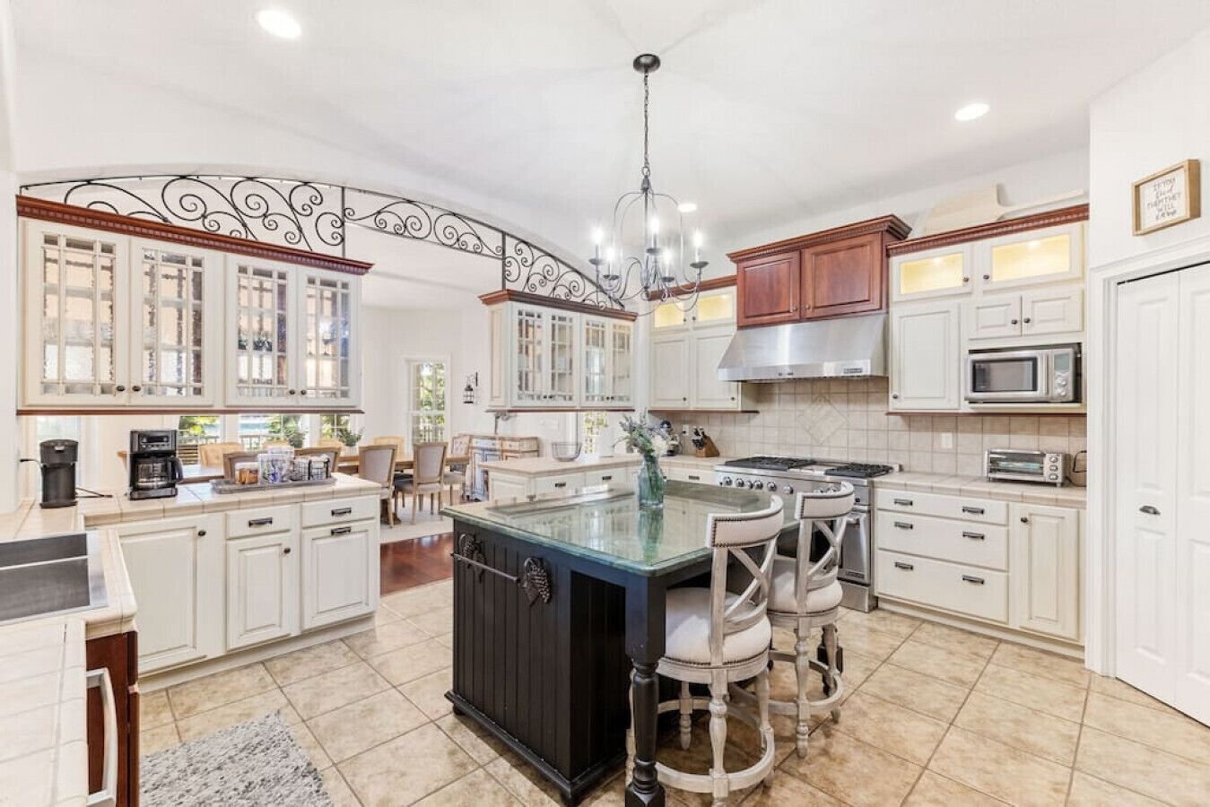 Whispering Oaks 15 Acres sleeps 30