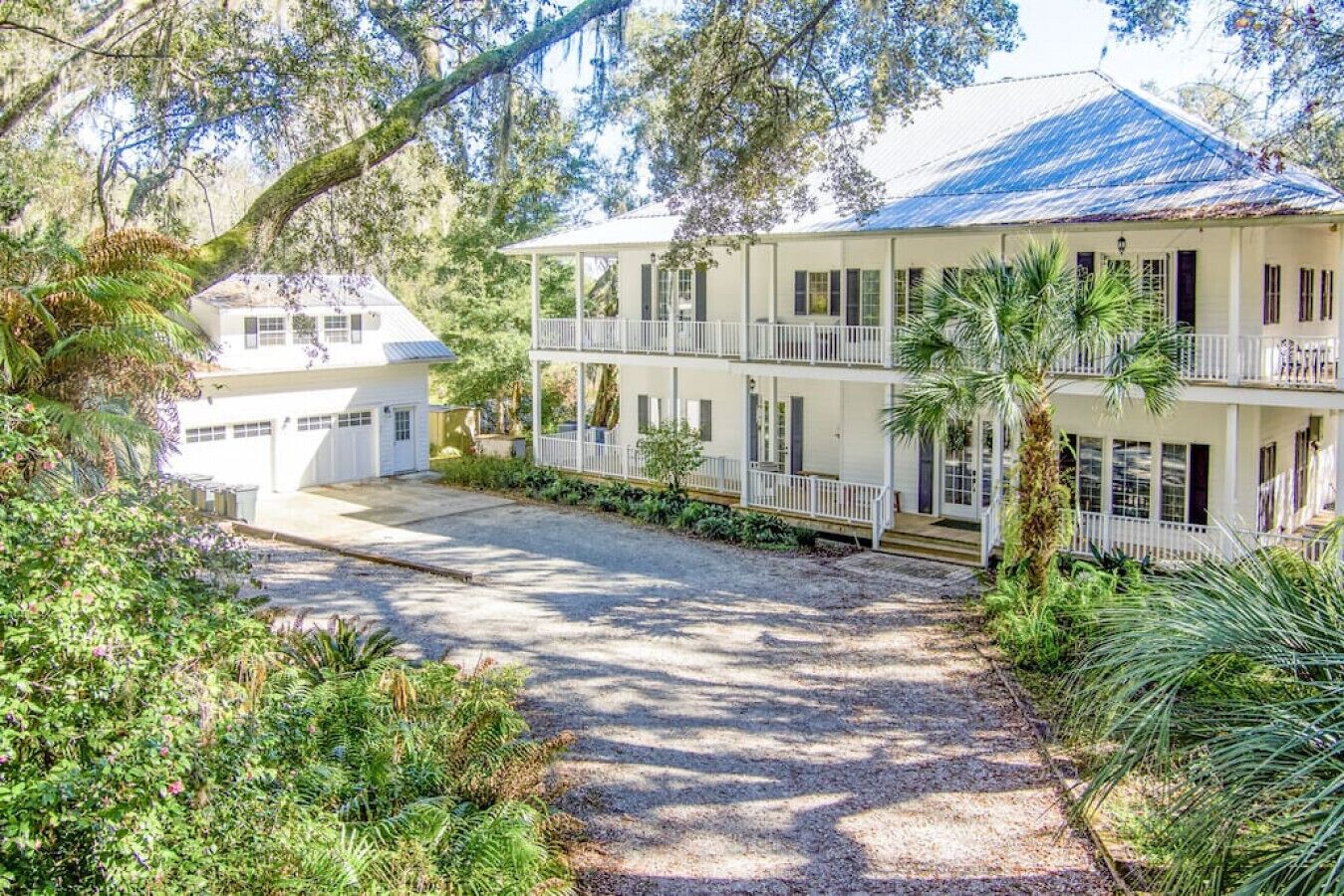 Whispering Oaks 15 Acres sleeps 30