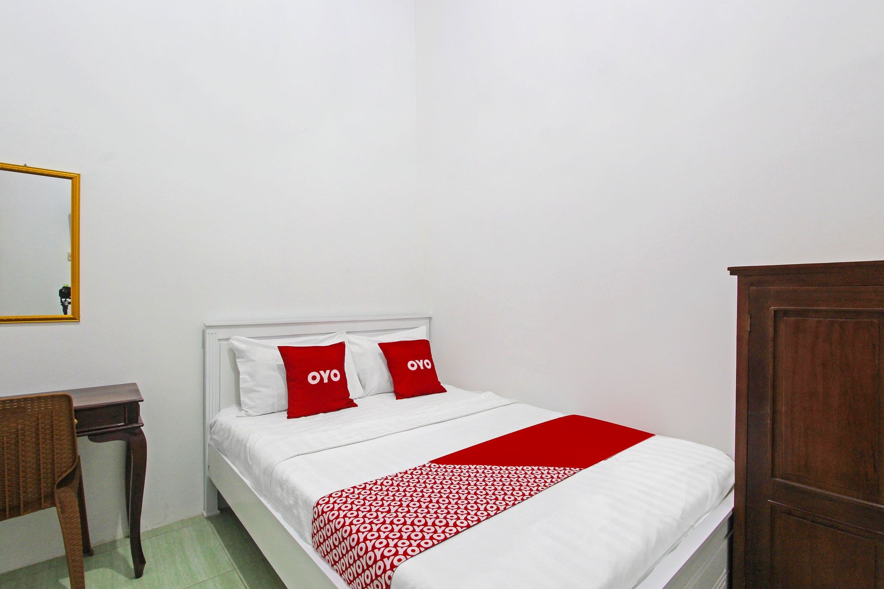 Phòng đôi Economy | Khu vực làm việc phù hợp cho laptop 