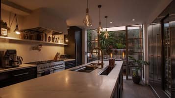 Fridge, microwave, oven, stovetop