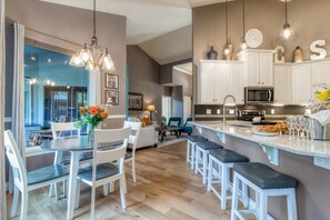 Dining - Welcome to The Greentree Retreat (Walla Walla)