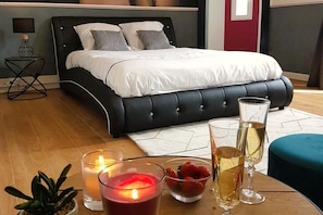 Design Suite | Premium bedding, individually decorated, individually furnished - Chateau de la Rose (Cluis)