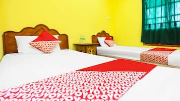 Deluxe Twin Room | Laptop workspace, free WiFi, bed sheets