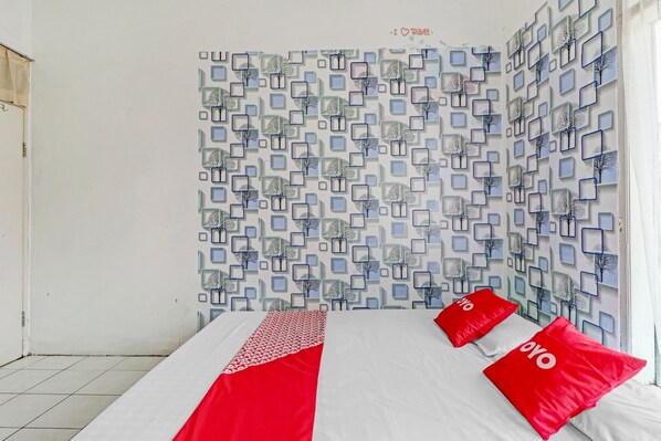 Standard Double Room | Desk, laptop workspace, free WiFi, bed sheets
