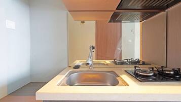 Deluxe Double Room | Desk, laptop workspace, free WiFi, bed sheets