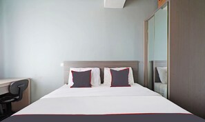 Deluxe Double Room | Desk, laptop workspace, free WiFi, bed sheets - Collection O 91566 Edurent Bandung (Cileunyi)