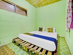 Double Room | Desk, free WiFi, bed sheets - SPOT ON 91320 Pondok Elia Syariah (Bandung)