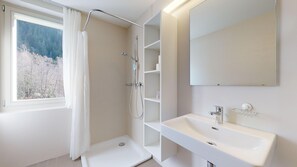 Shower, hair dryer - Reka-Feriendorf Blatten-Belalp (Naters)