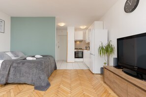 Studio, Kitchen | Living room - Sunny Studio Warsaw by Renters (Warsaw)