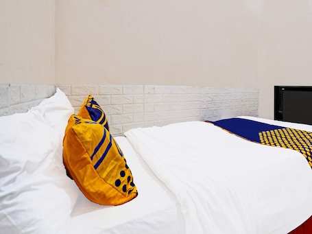 Double Room | Free WiFi, bed sheets