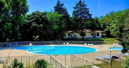 ⭐️Charming home⭐️beach access⭐️ heated swimming pool⭐️