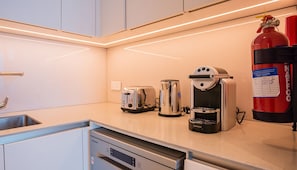 Premium Apartment, 1 Bedroom | Private kitchen
