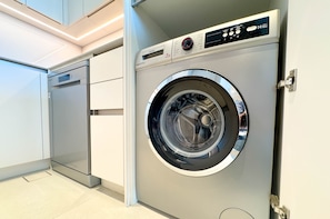 Premium Apartment, 1 Bedroom | Private kitchen | Full-size fridge, microwave, oven, stovetop - Aya - Ideal 1BR Apartment in the Heart of new Dubai (Dubai)