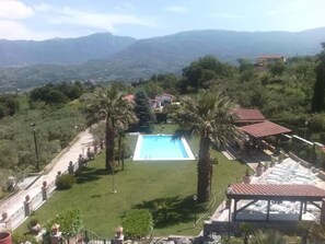 Outdoor pool - BorgoNuovo Farmhouse Apartment 1 (Sant'Agata de' Goti)