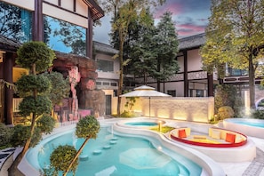 Hot springs - TELLUS. Qingchengshan Hot Spring Hotel (Chengdu)