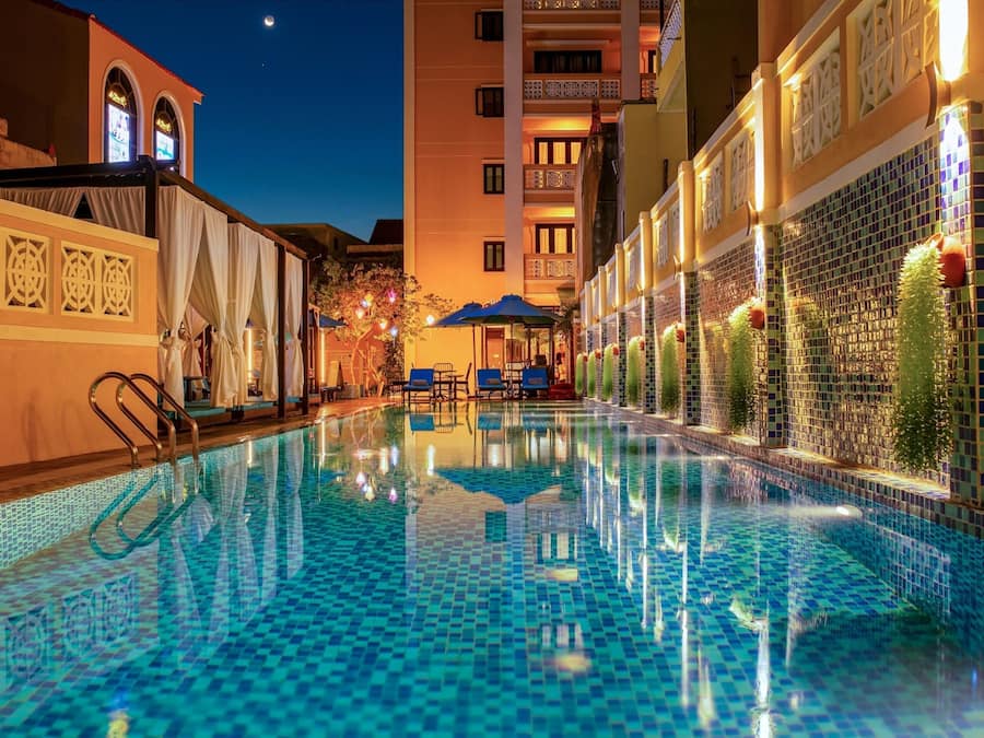 Utendørsbasseng og bassengparasoller