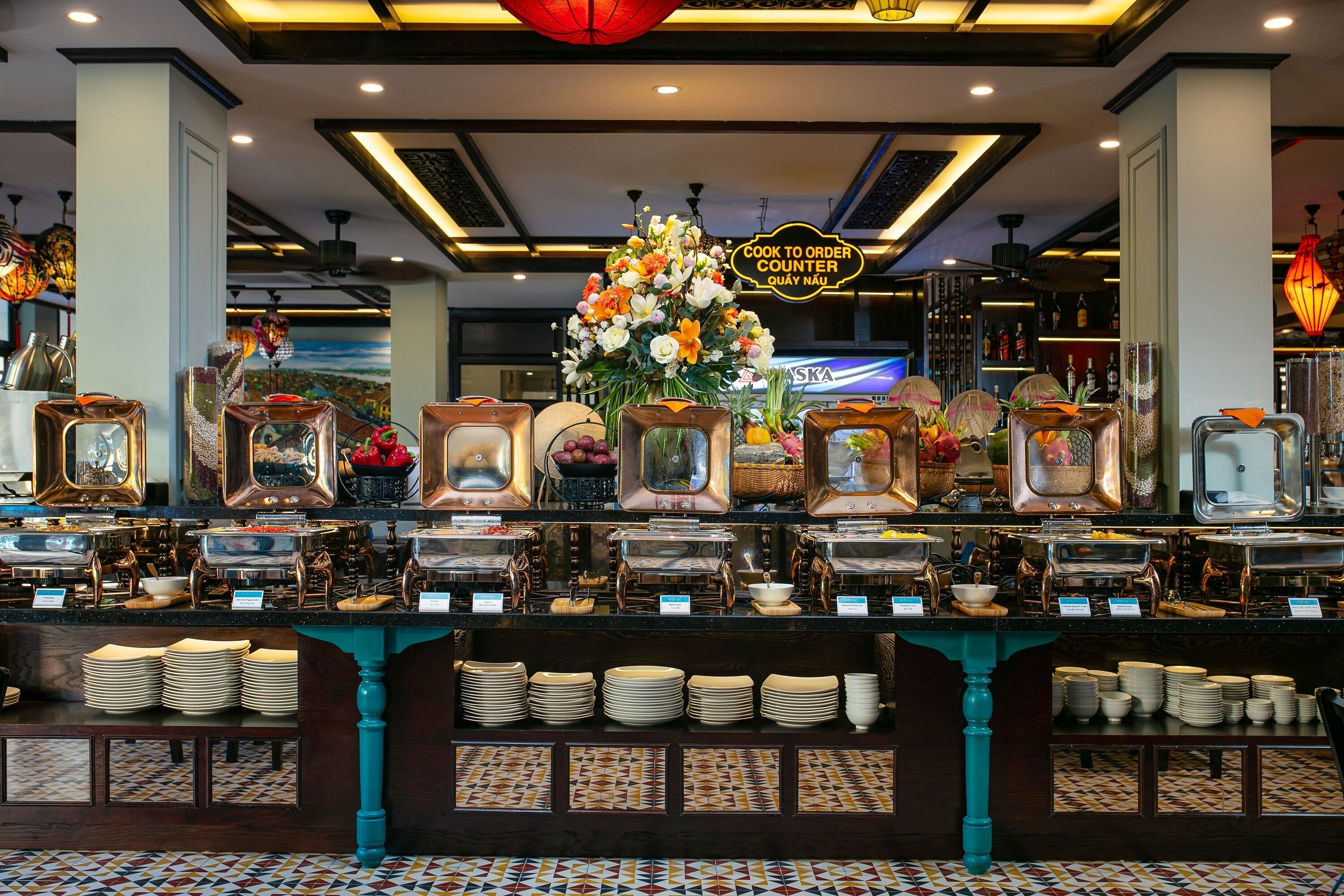 每日供應自助早餐 (費用另計)