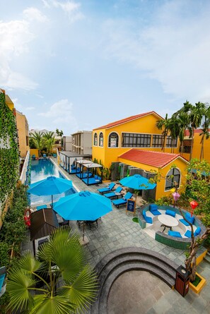 Executive kamer, 1 twee- of 2 eenpersoonsbedden (With Pool View and Balcony - Trendy) | Uitzicht vanuit de kamer