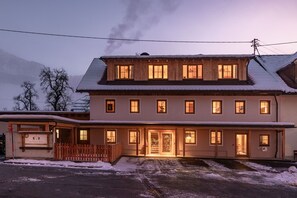 المنشأة من الخارج