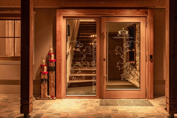 المنشأة من الداخل