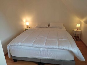 3 bedrooms, iron/ironing board, travel crib, free WiFi
