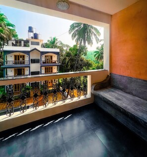 Egyptian cotton sheets, premium bedding, blackout drapes - Nalanda Retreat Goa (Mandrem)