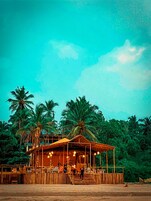 Se sirven desayunos, almuerzos y cenas (con vistas a la playa) 