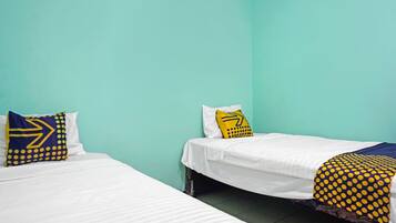 Economy Twin Room | Laptop workspace, free WiFi, bed sheets