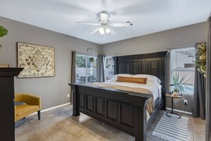 3 bedrooms, desk, iron/ironing board, travel crib