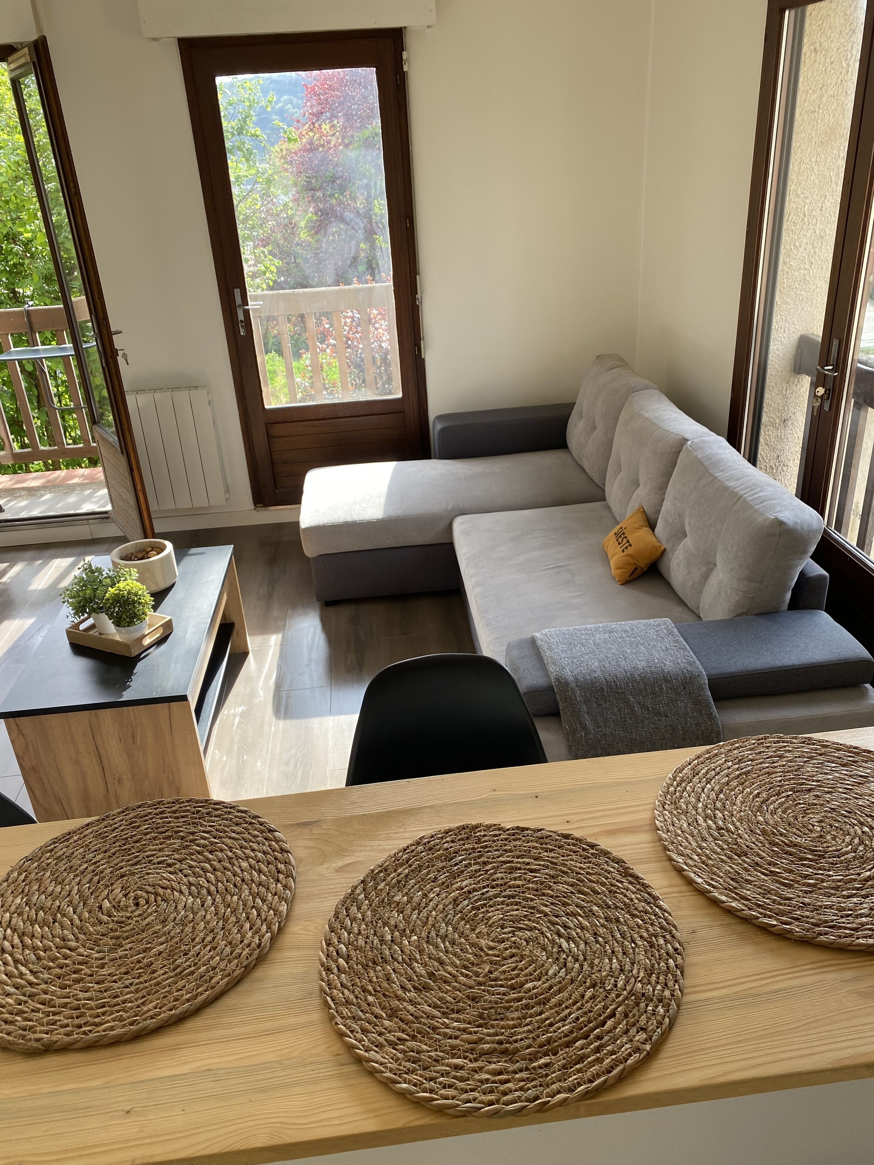 2 room apartment balcony parking near center