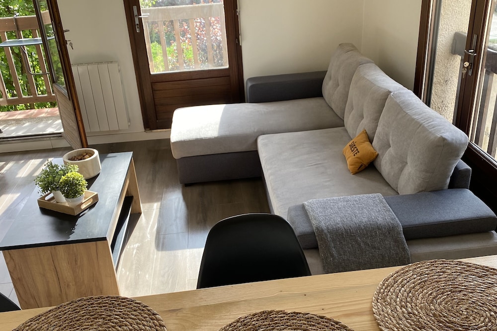 2 room apartment balcony parking near center