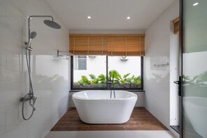 Deluxe Villa | 6 bedrooms, desk, blackout drapes, soundproofing - MAY CHILL HOUSE VILLA (Da Nang)