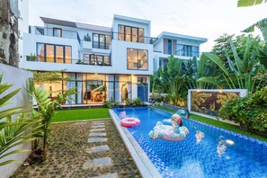 Outdoor pool, pool loungers
