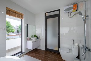 Deluxe Villa | Bathroom