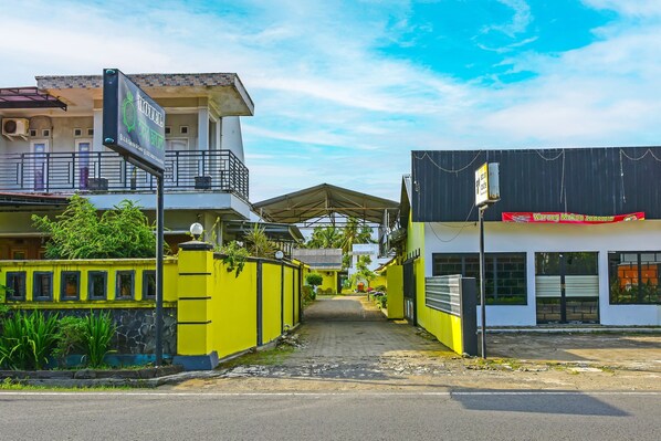 ด้านหน้าที่พัก