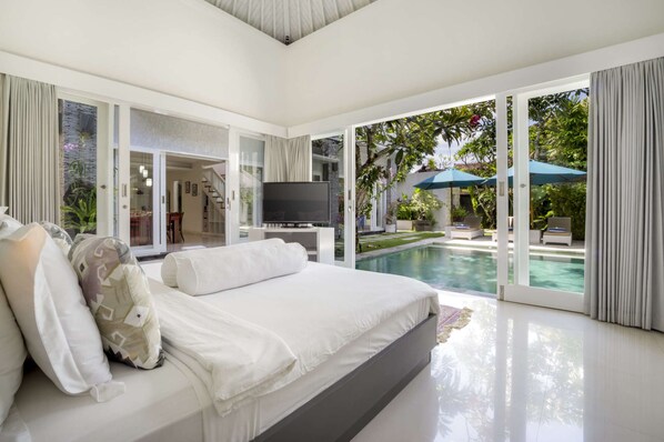 3 bedrooms, laptop workspace, iron/ironing board, bed sheets - Your Luxury 5 Star Villa in Seminyak, For Less Than the Price of a Hotel, Villa Bali 2062 (Seminyak)